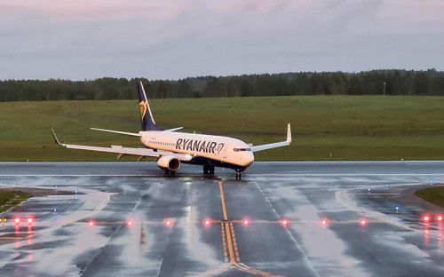 Авиакомпания Ryanair вновь корректирует прогноз