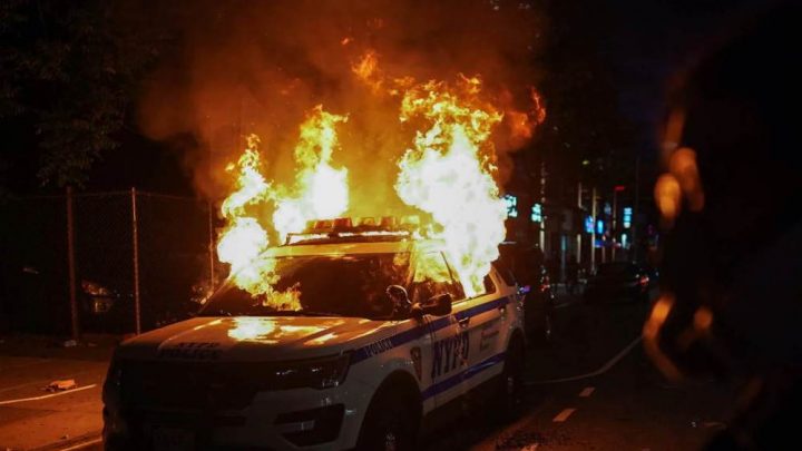 Нью-Йорк горит огнем, что случилось?